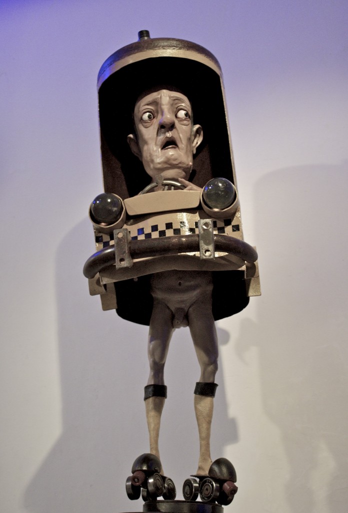 "Taxi", escultura, resina e-poxi y metal (VENDIDO)